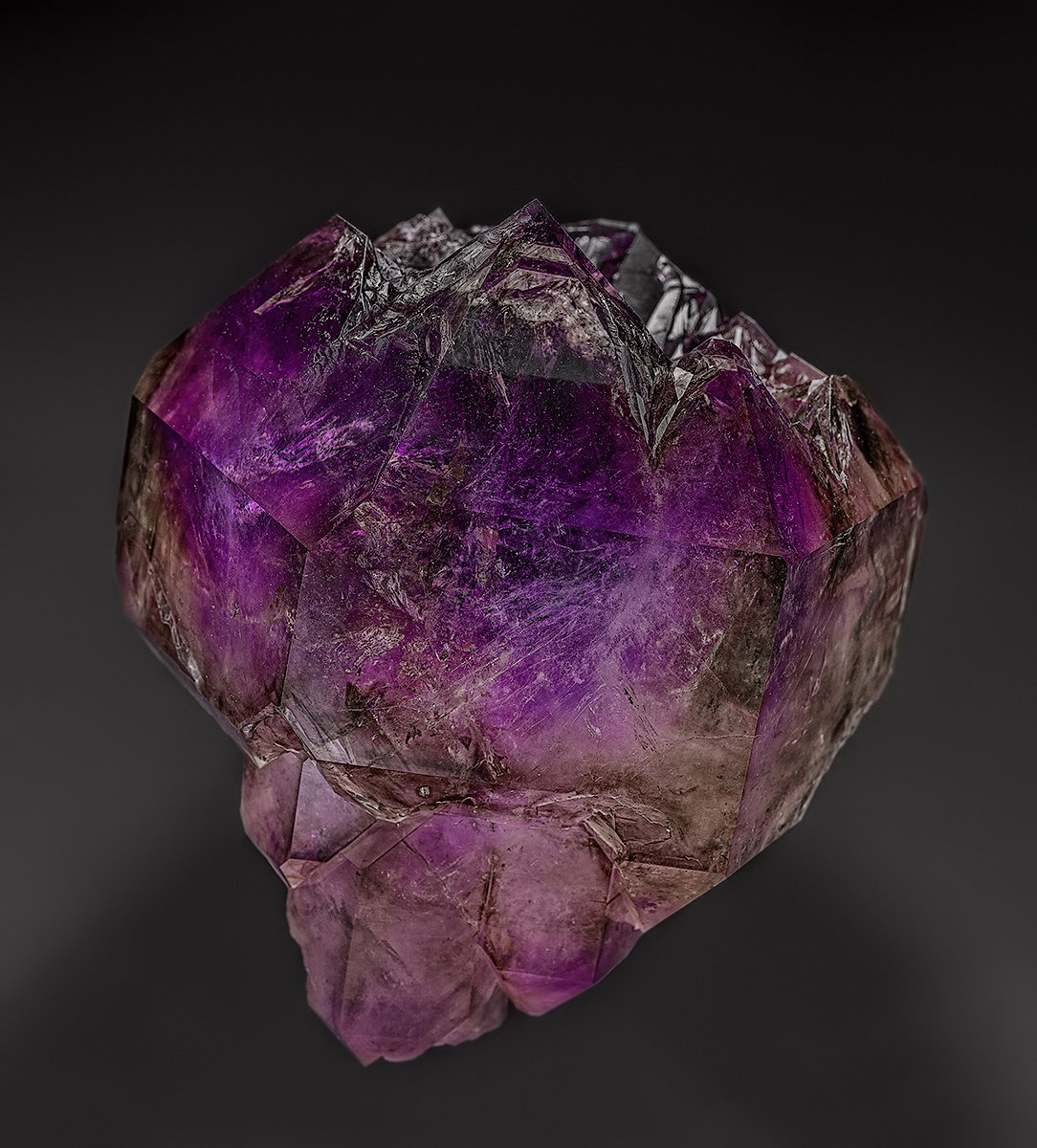 Quartz (variety amethyst), Quartz (variety smoky quartz)
10.3 x 8.0 cm
(Autor: am mizunaka)