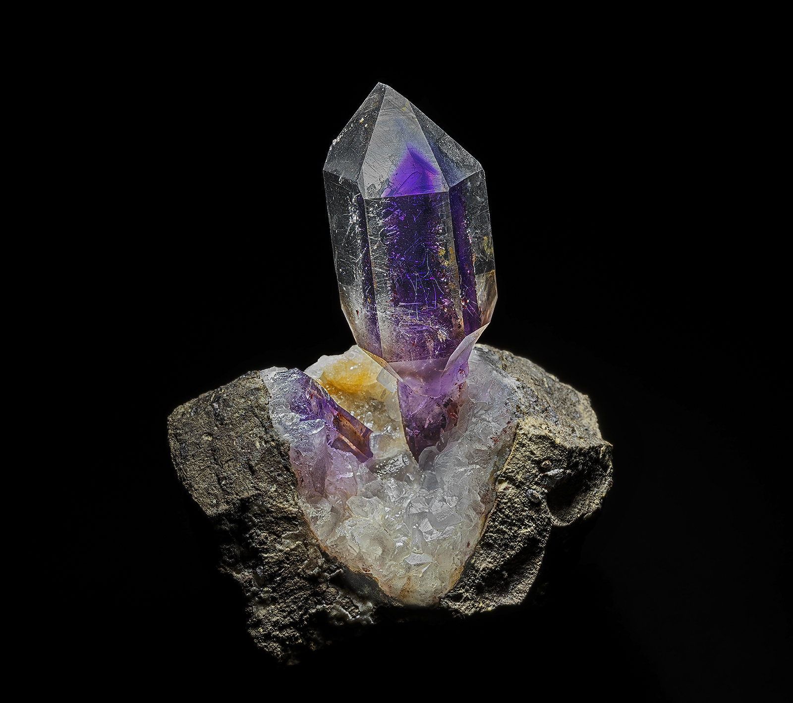 Quartz (variety amethyst)
4.3 x 5.8 cm
(Autor: am mizunaka)