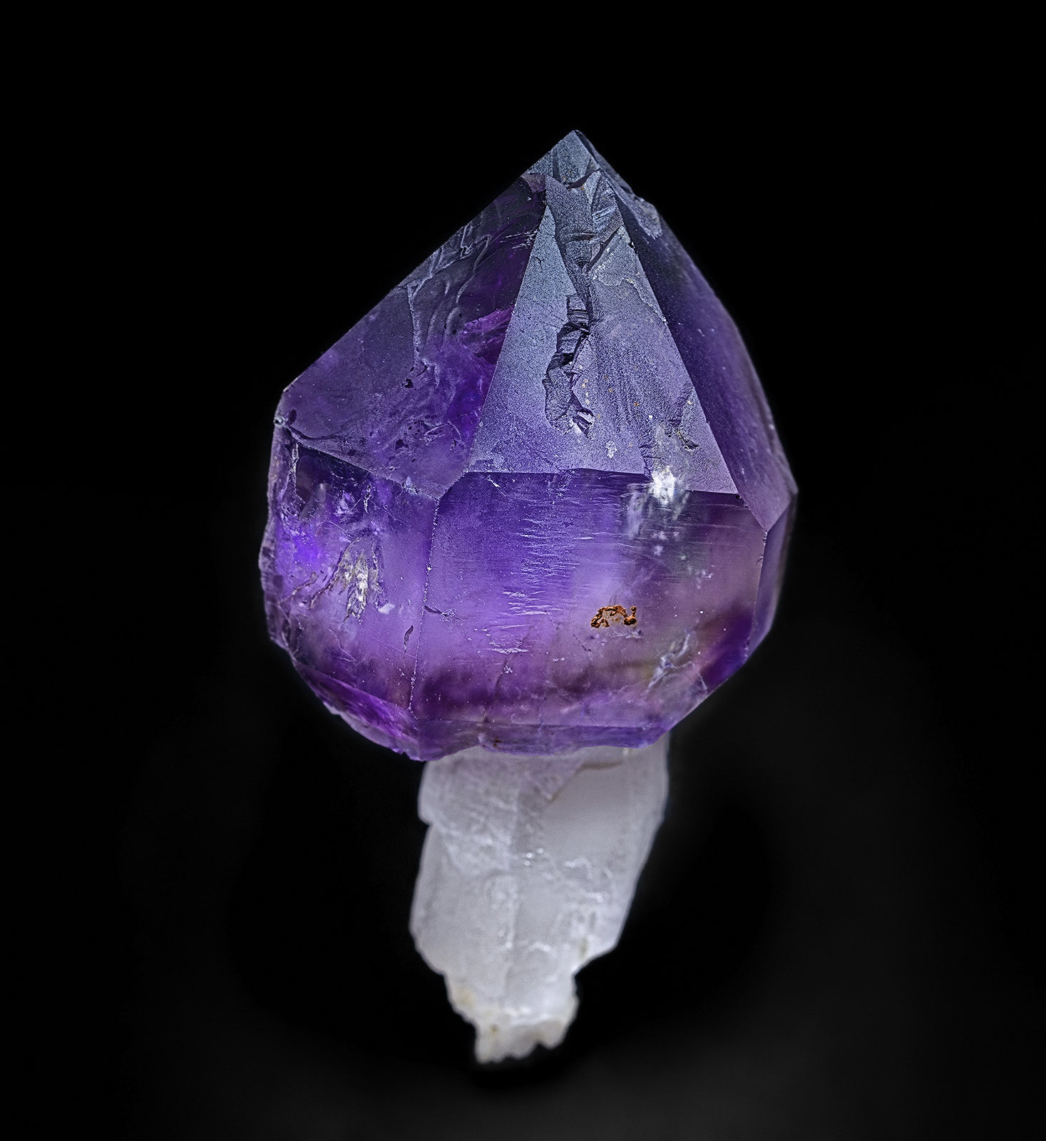 Quartz (variety amethyst)
5.4 x 3.2 cm
(Autor: am mizunaka)