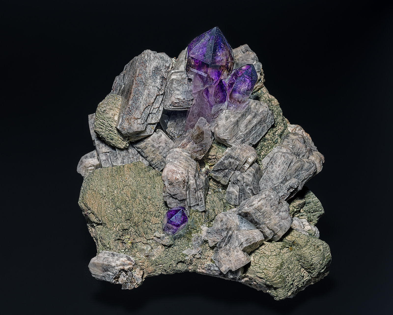 Quartz (variety amethyst), Feldspar
10.1 x 9.6 cm
(Autor: am mizunaka)