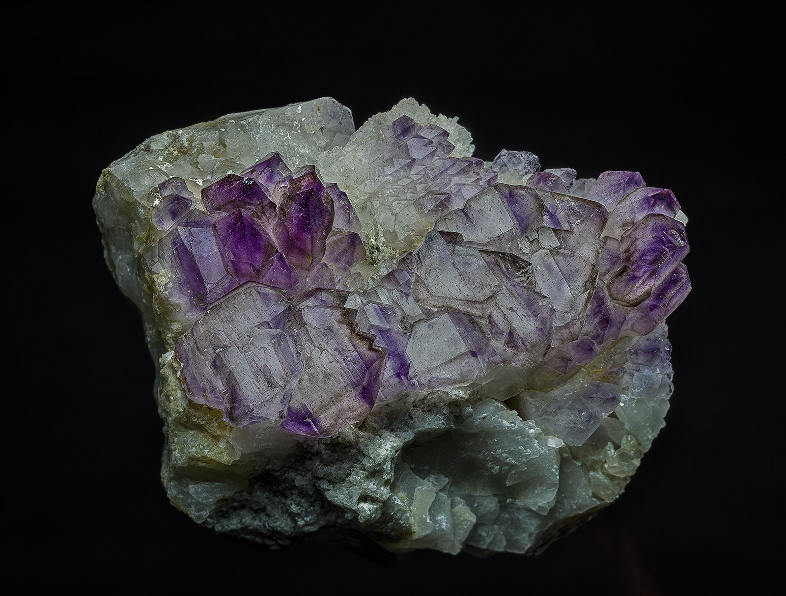 Quartz (variety amethyst)
5.9 x 5.3 cm
(Autor: am mizunaka)