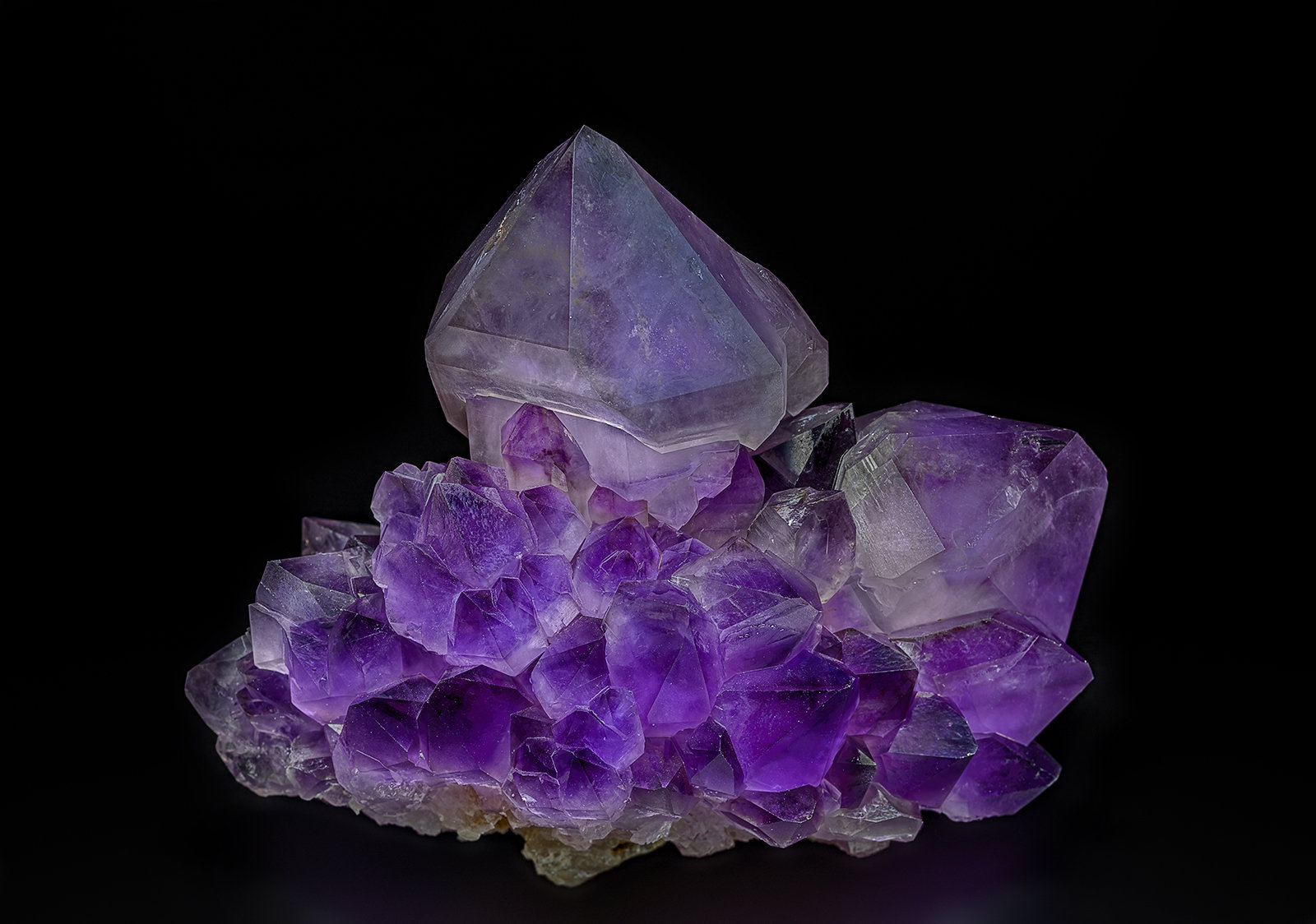 Quartz (variety amethyst)
11.8 x 9.4 cm
(Autor: am mizunaka)