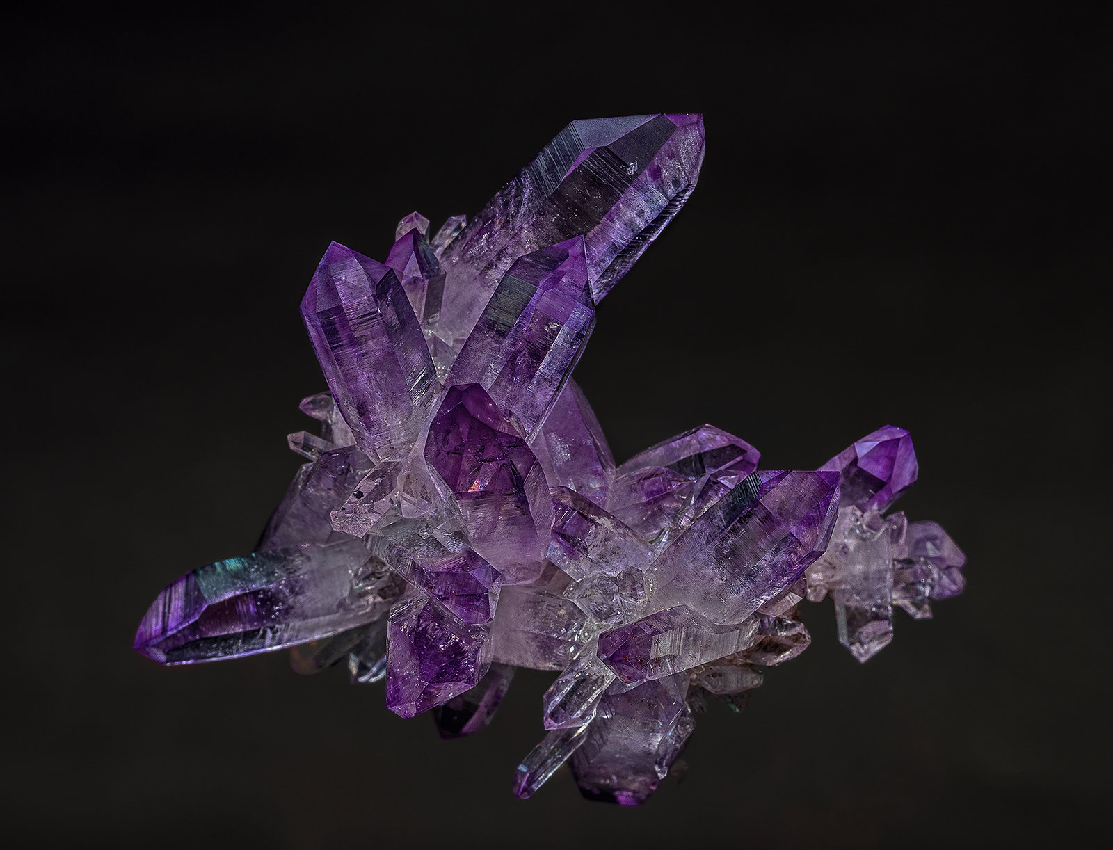 Quartz (variety amethyst)
5.4 x 6.1 cm
(Autor: am mizunaka)