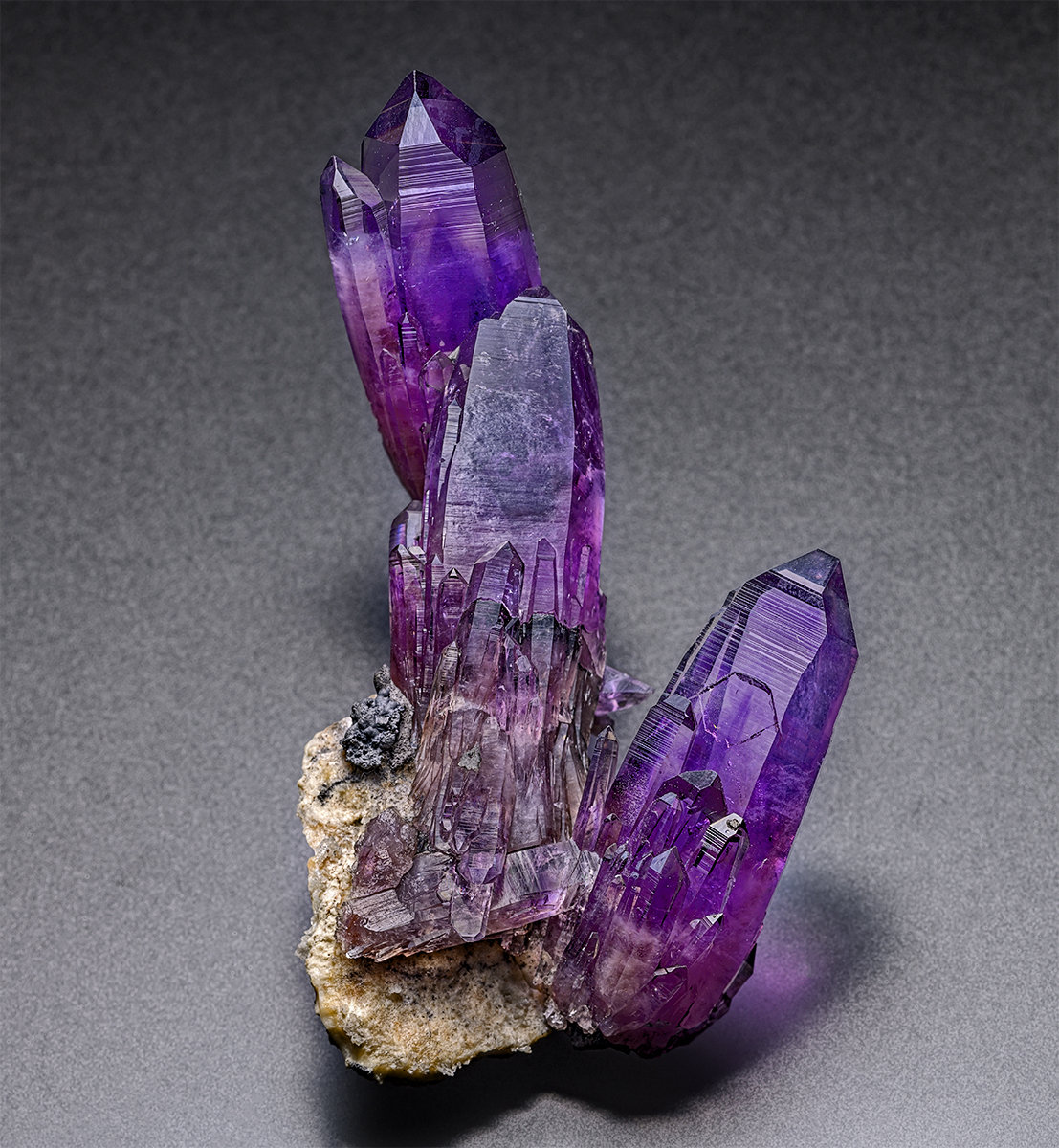 Quartz (variety amethyst)
8.4 x 4.5 cm
(Autor: am mizunaka)
