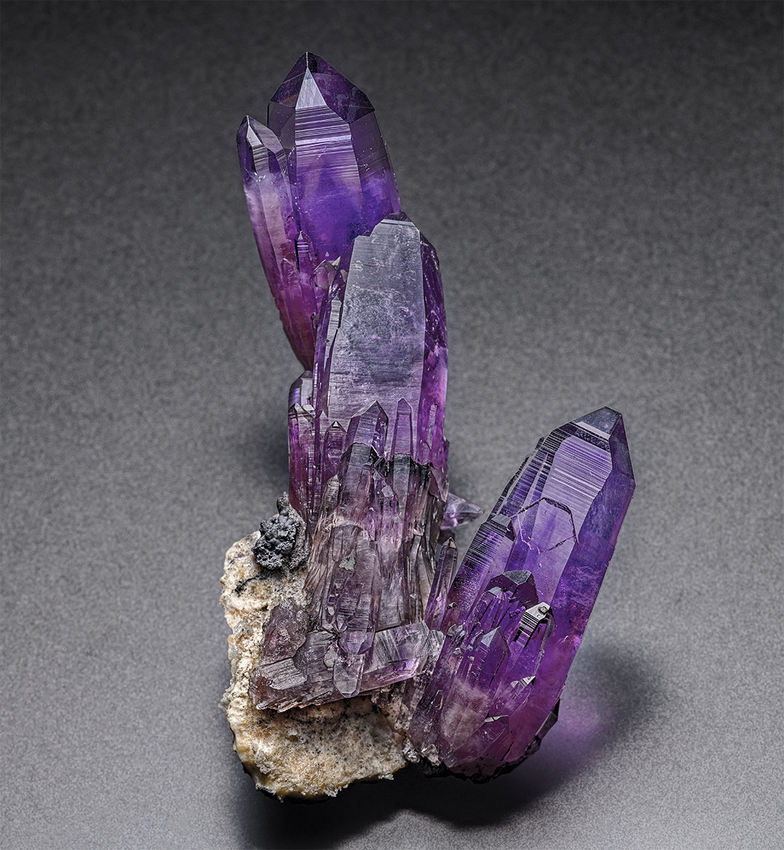 Quartz (variety amethyst)
8.4 x 4.5 cm
(Autor: am mizunaka)