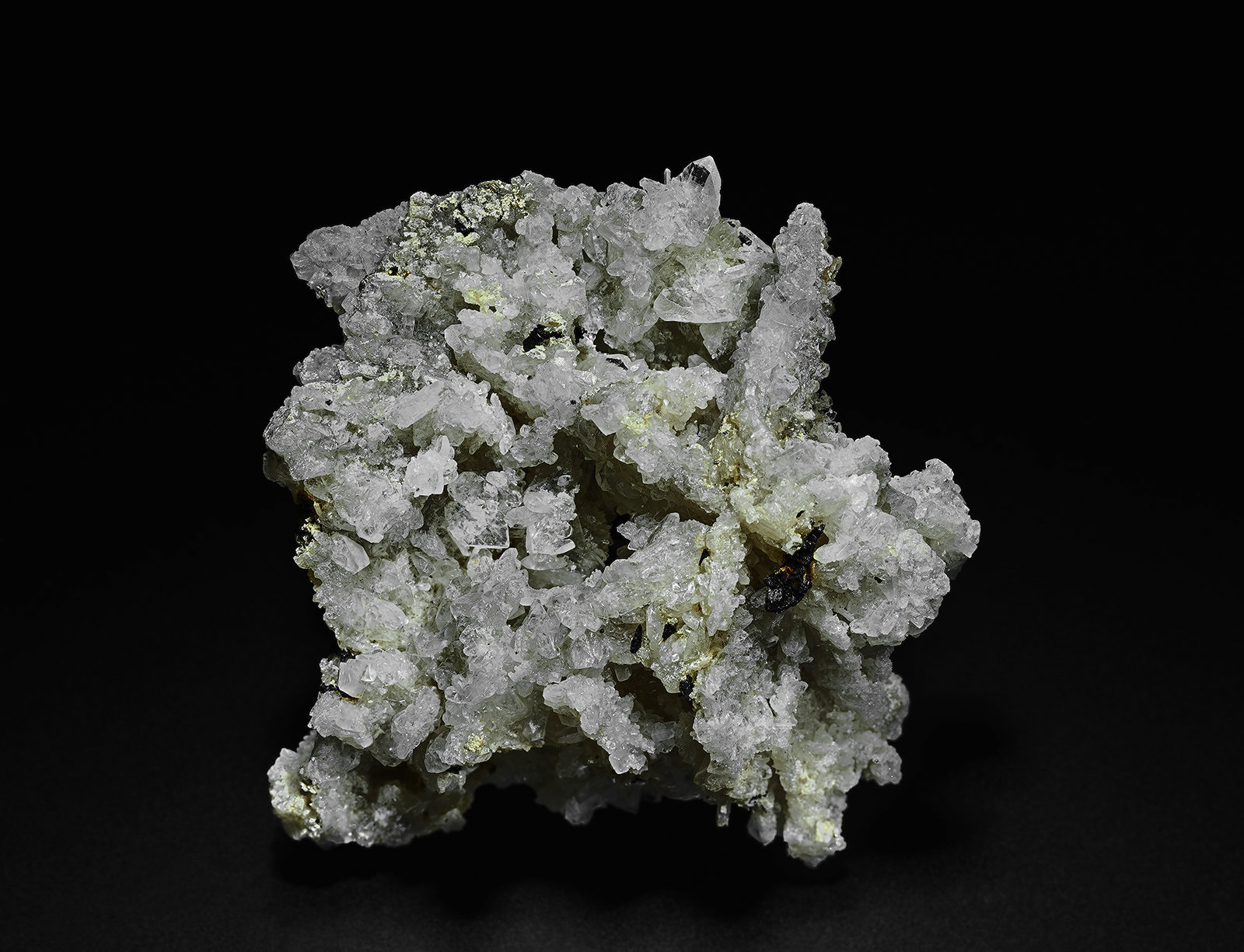 Anglesite, Cerussite
4.7 x 4.0 cm
(Autor: am mizunaka)
