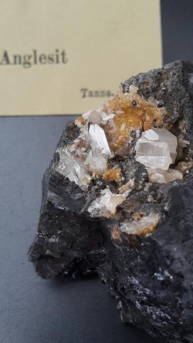 Anglesite, Cerussite, Galena
Largest crystal: 1 cm
(Autor: Andreas Gerstenberg)