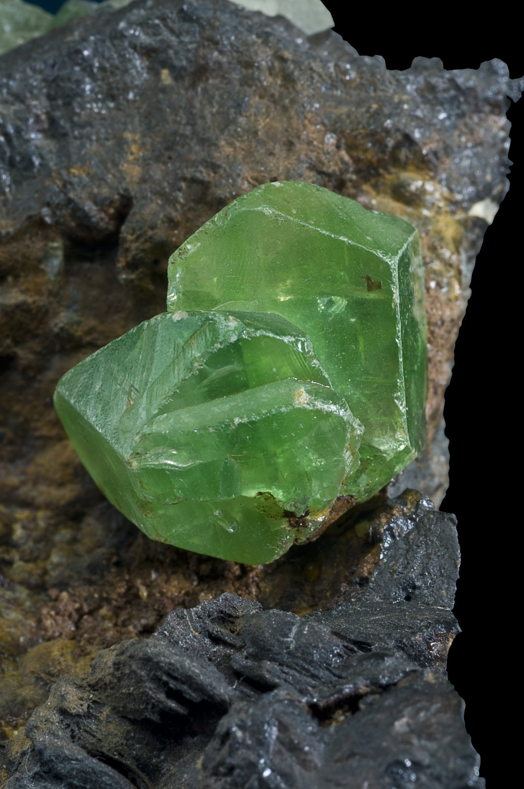 Anglesite on Galena
6.5 x 5 x 3 cm / main crystal: 1.6 cm
(Autor: MIM Museum)