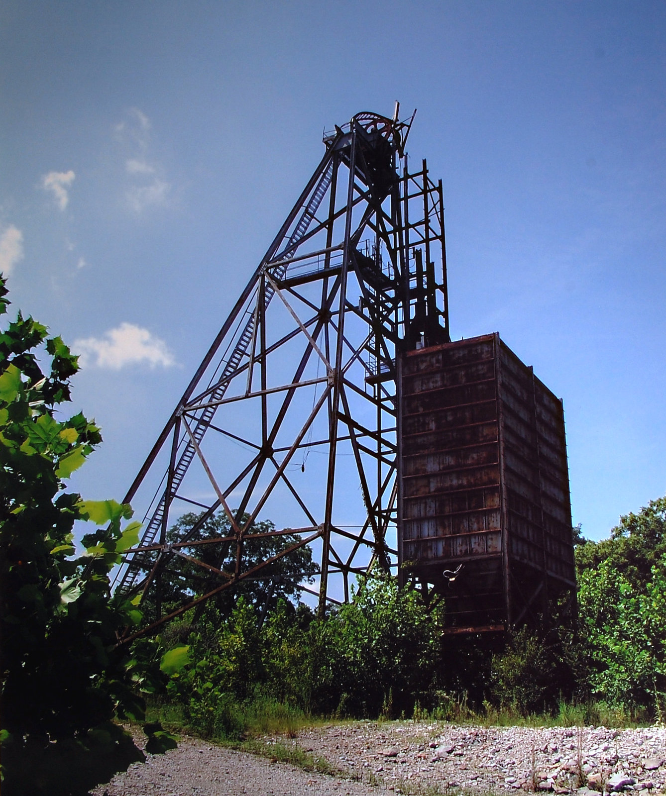 _One of the last standing headframes in the district.
(Autor: Michael Shaw)