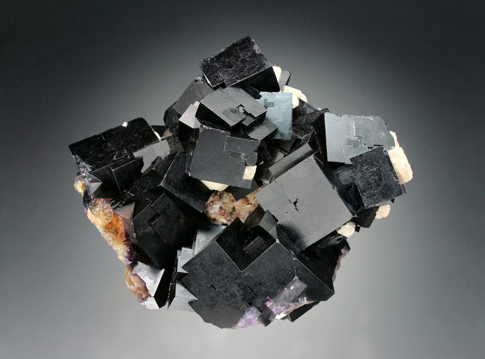 Fluorite
10x7x6 cm overall size
(Autor: Jesse Fisher)