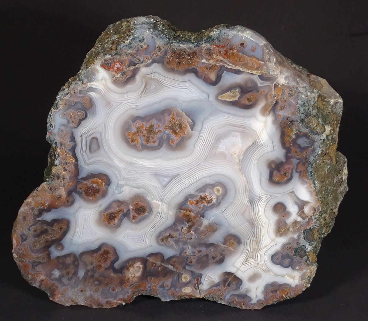 Quartz (variety Agate)
Size of the specimen 25 x 22 cm
(Autor: Tobi)
