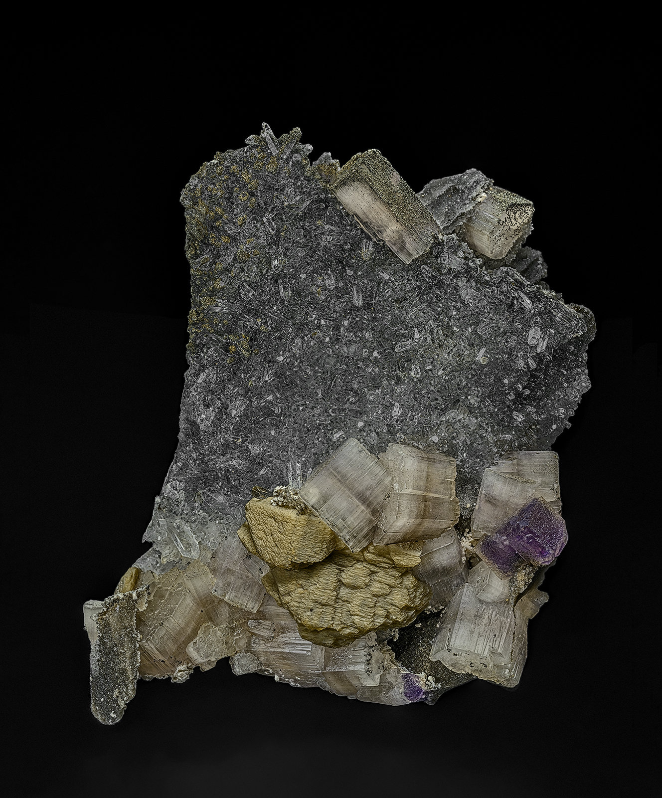 Fluorapatite, Quartz, Siderite, Fluorite, Pyrite
8.5 x 6.0 cm
(Autor: am mizunaka)