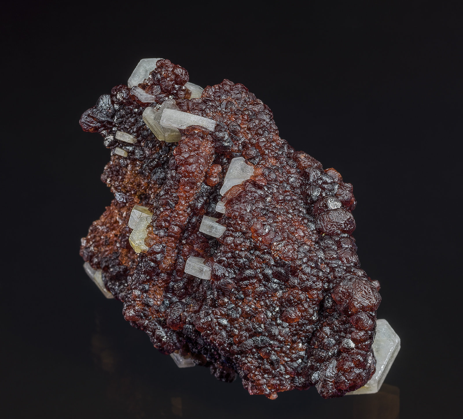 Fluorapatite, Spessartine
7.4 x 4.9 cm
(Autor: am mizunaka)