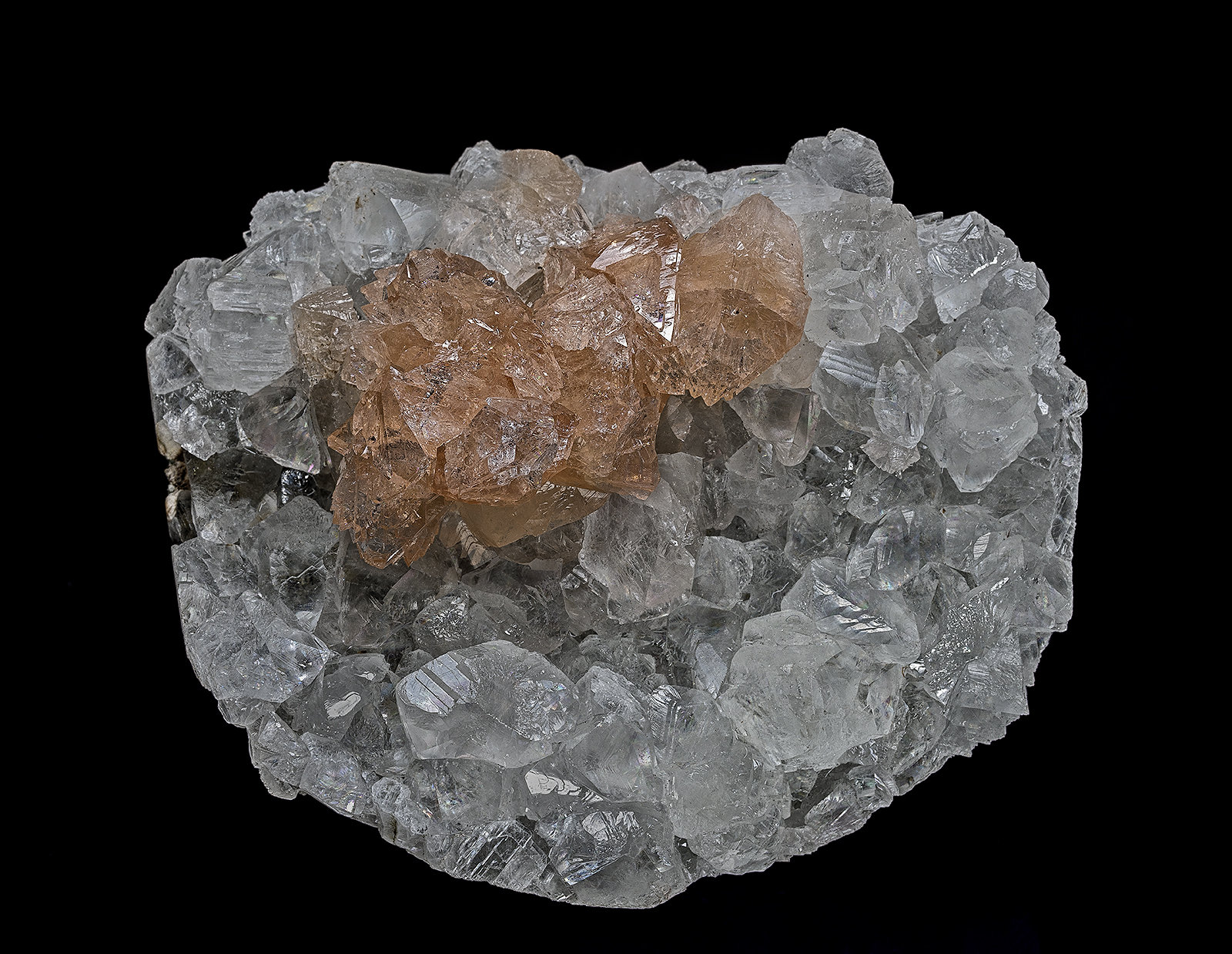 Fluorapophyllite-(K), Calcite
7.4 x 9.0 cm
(Autor: am mizunaka)
