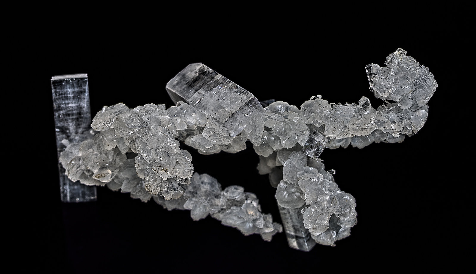 Fluorapophyllite-(K), Prehnite
5.1 x 2.4 cm
(Autor: am mizunaka)