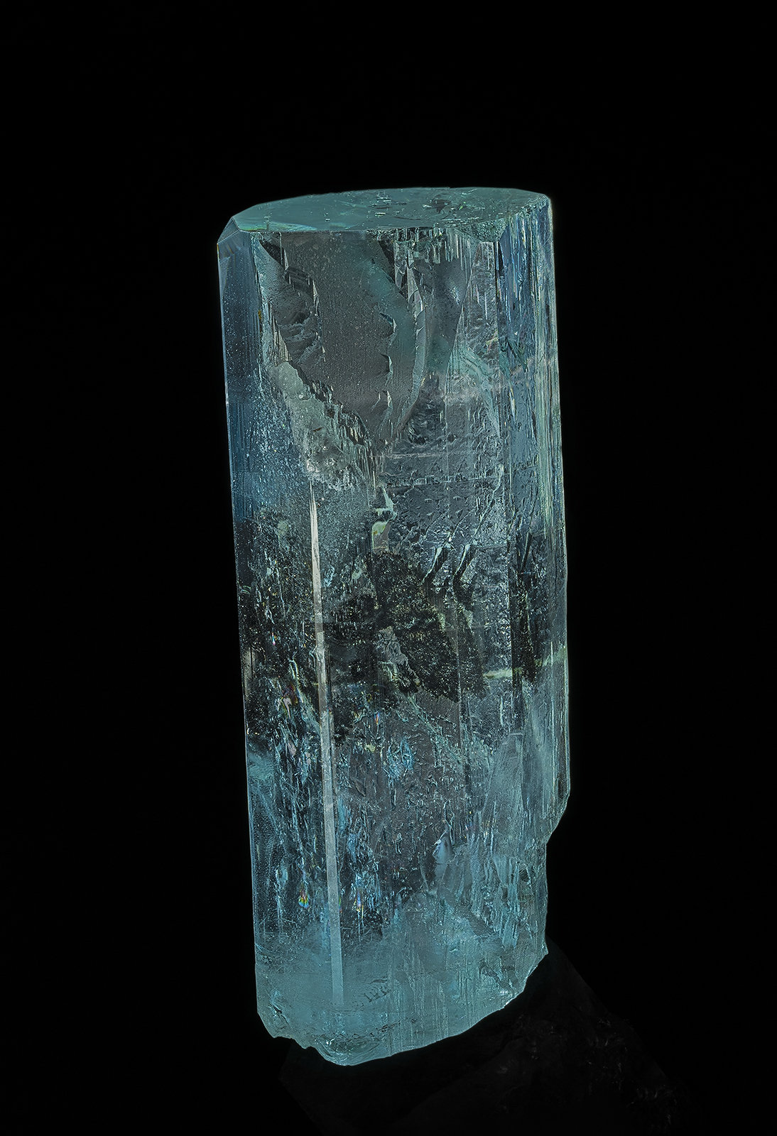 Beryl (variety aquamarine), Columbite-(Fe)
5.7 x 2.5 cm
(Autor: am mizunaka)