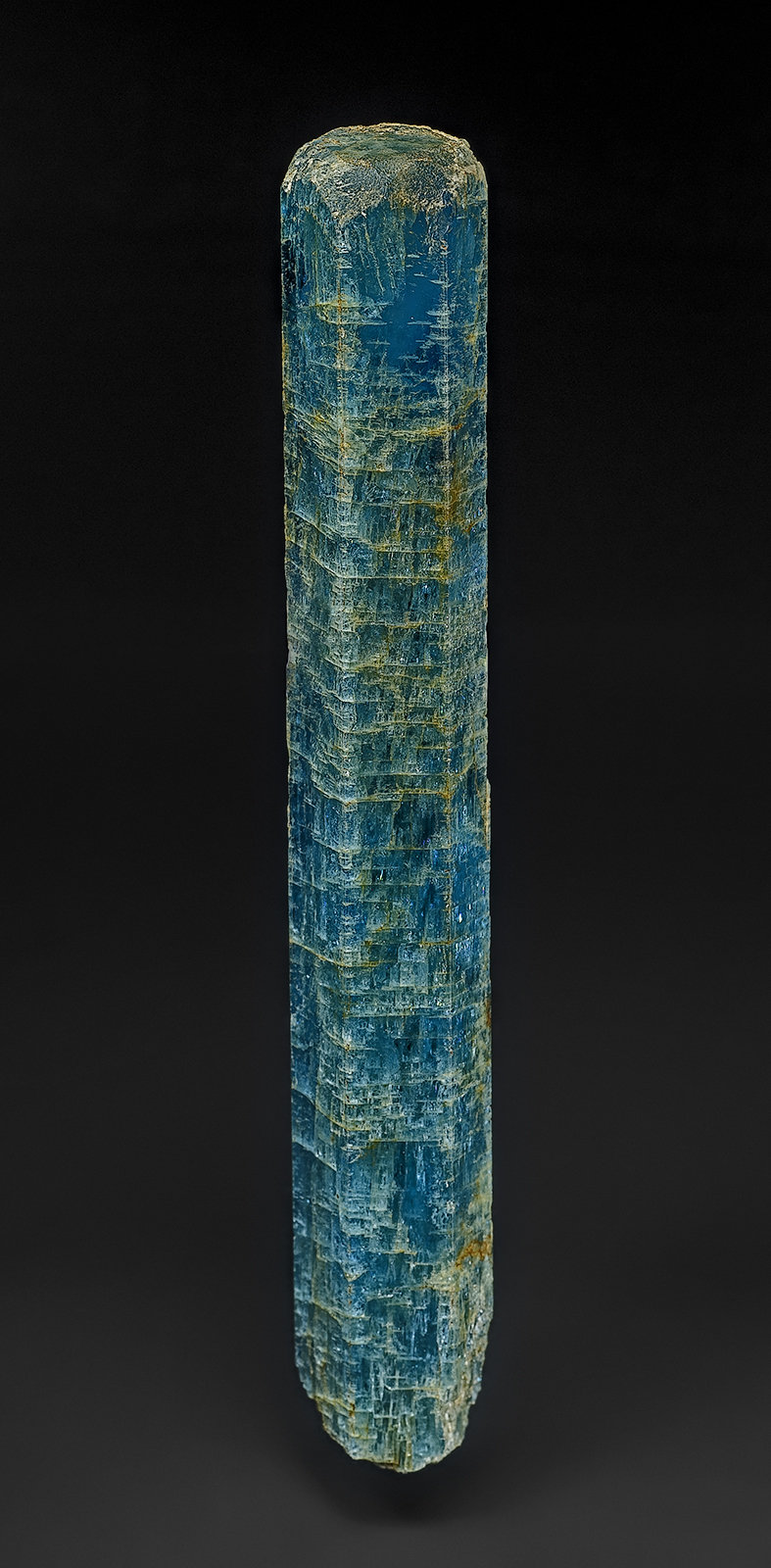 Beryl (variety aquamarine)
11.8 x 1.5 cm
(Autor: am mizunaka)