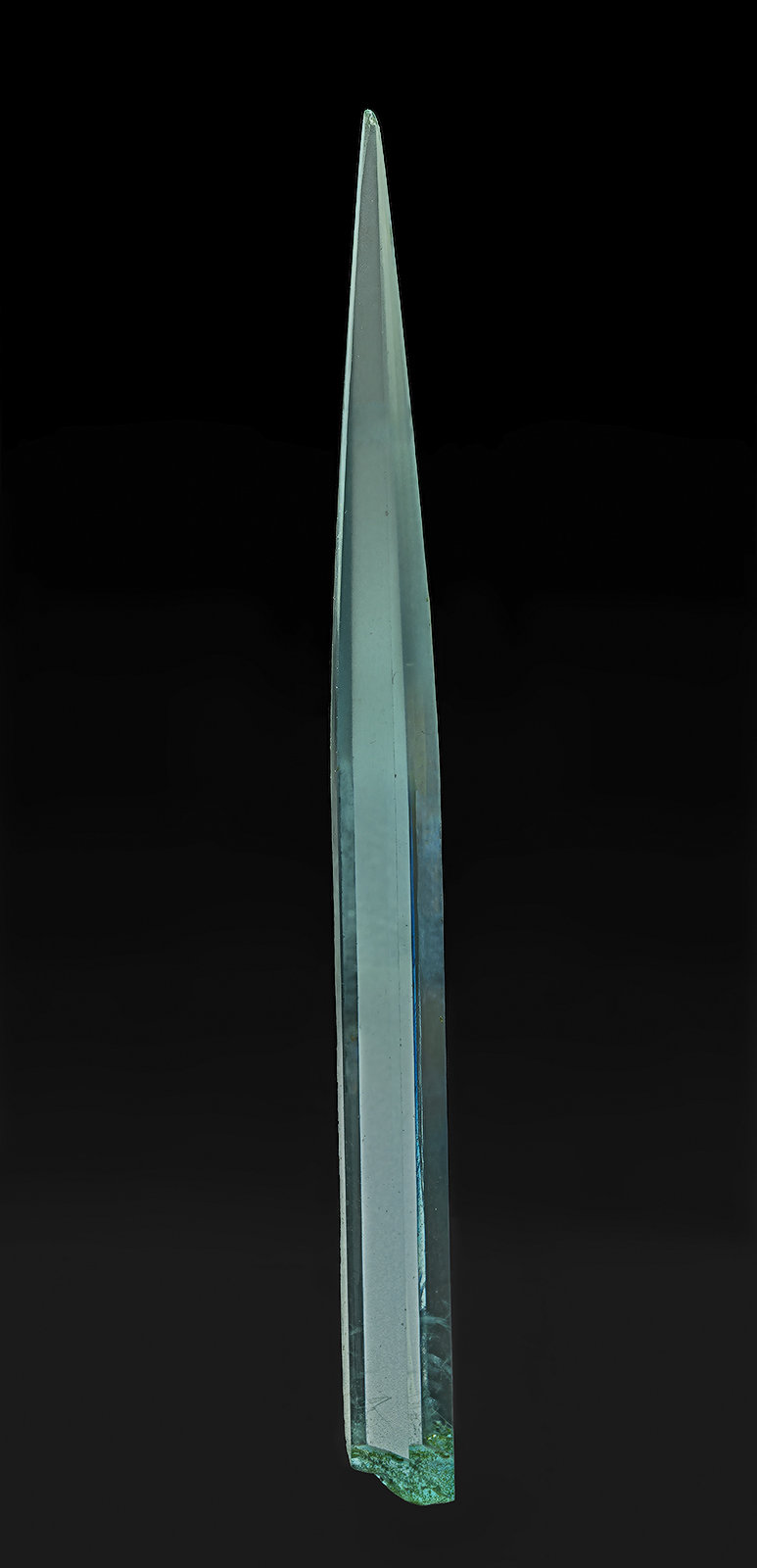 Beryl (variety aquamarine)
9.5 x 1.0 cm
(Autor: am mizunaka)