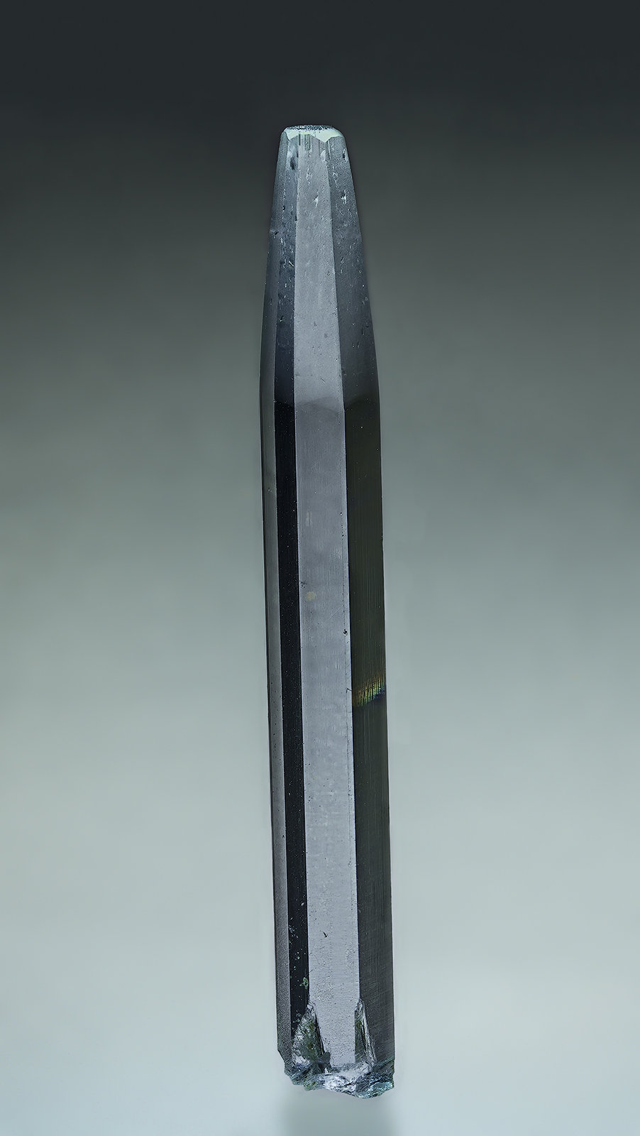 Beryl (variety aquamarine)
7.1 x .88 cm
(Autor: am mizunaka)