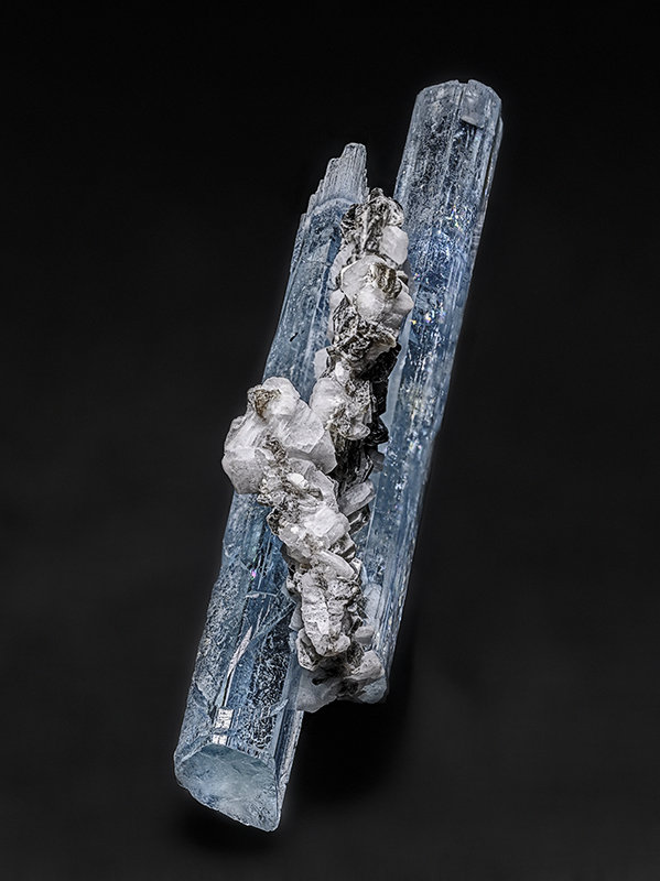 Beryl (variety aquamarine)
5.9 x 3.2 cm
(Autor: am mizunaka)