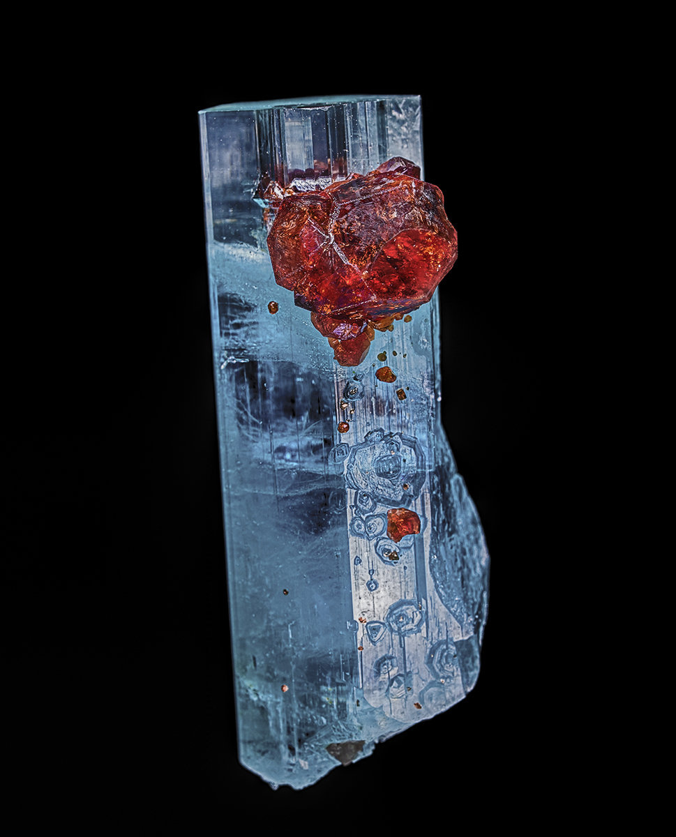 Beryl (variety aquamarine), Spessartine
6.4 x 3.2 cm
(Autor: am mizunaka)