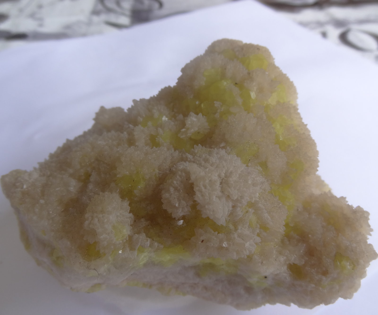 Aragonite on Sulphur
10x6x6
(Autor: Dave van Bladel)