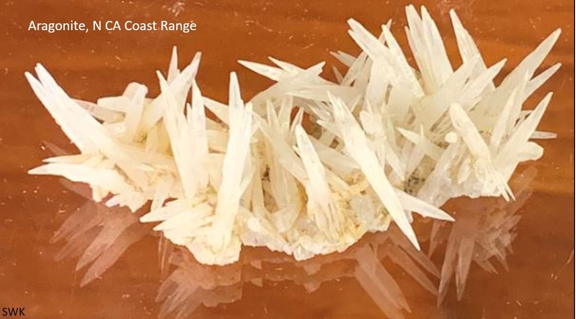 Aragonite
8x7x2 cm
(Autor: Scot Krueger)