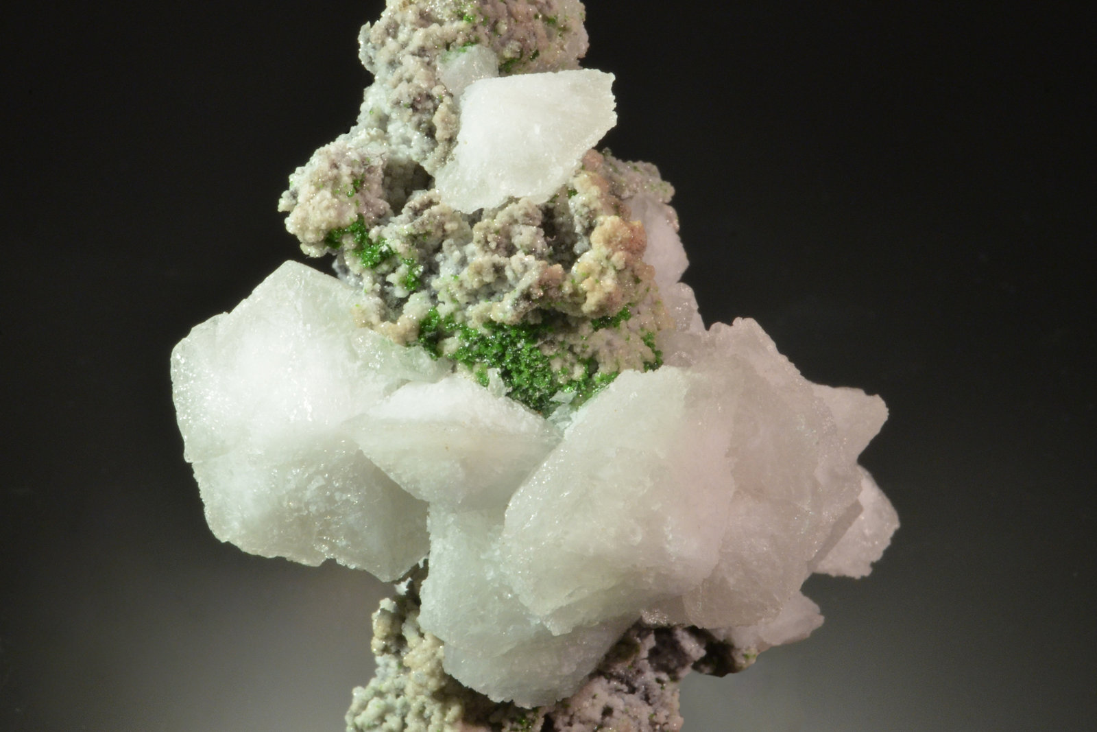 Aragonite (variety nicholsonite)
6.1 x 5.3 x 4.0 cm
(Autor: Michael Shaw)