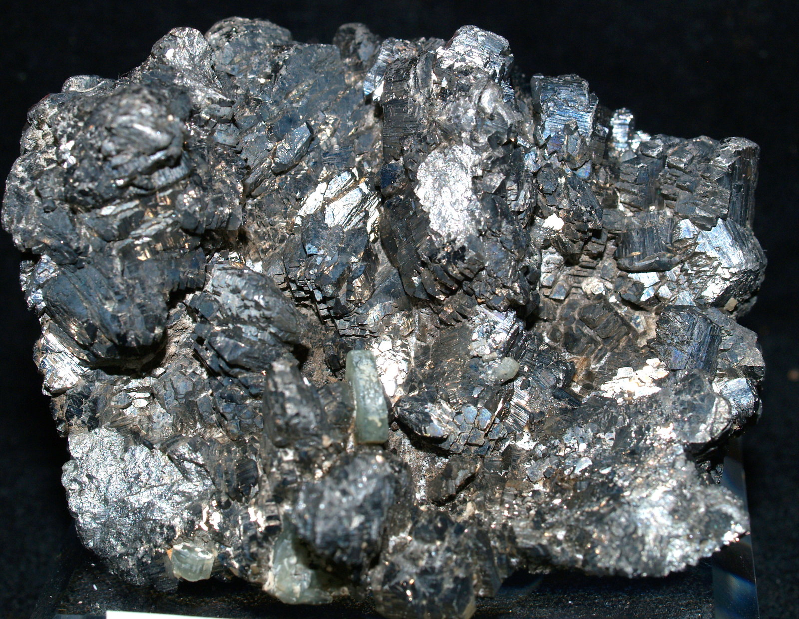 Arsenopyrite with Apatite
8x8x5 cm
(Autor: Joseph DOliveira)
