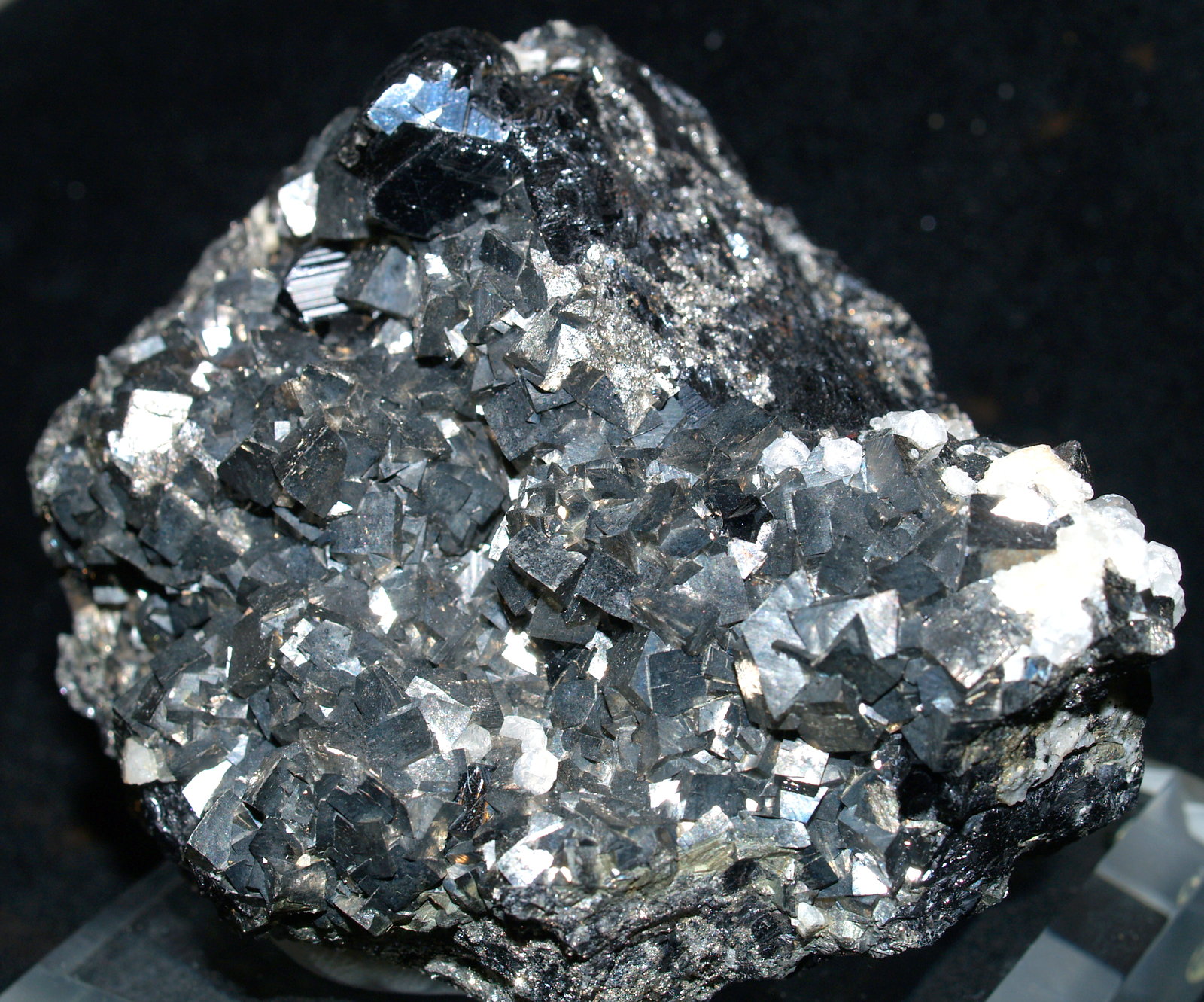 Arsenopyrite with Galena
8x7x5 cm
(Autor: Joseph DOliveira)