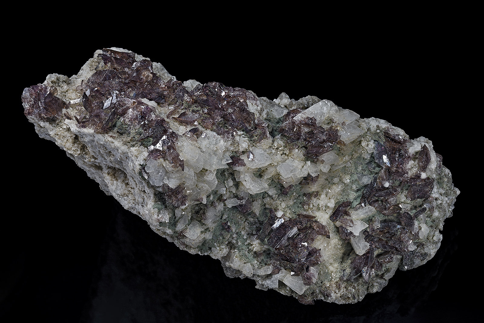 Axinite-(Fe)
10.7 x 6.7 cm
(Autor: am mizunaka)