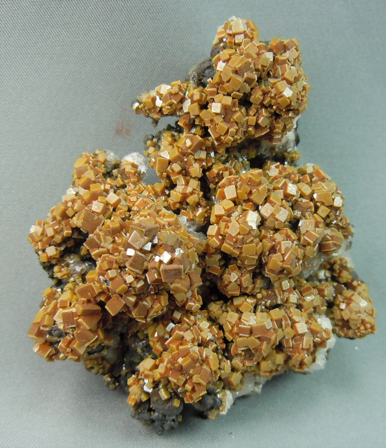 Wulfenite
6.5cm x 7.0cm
(Autor: rweaver)