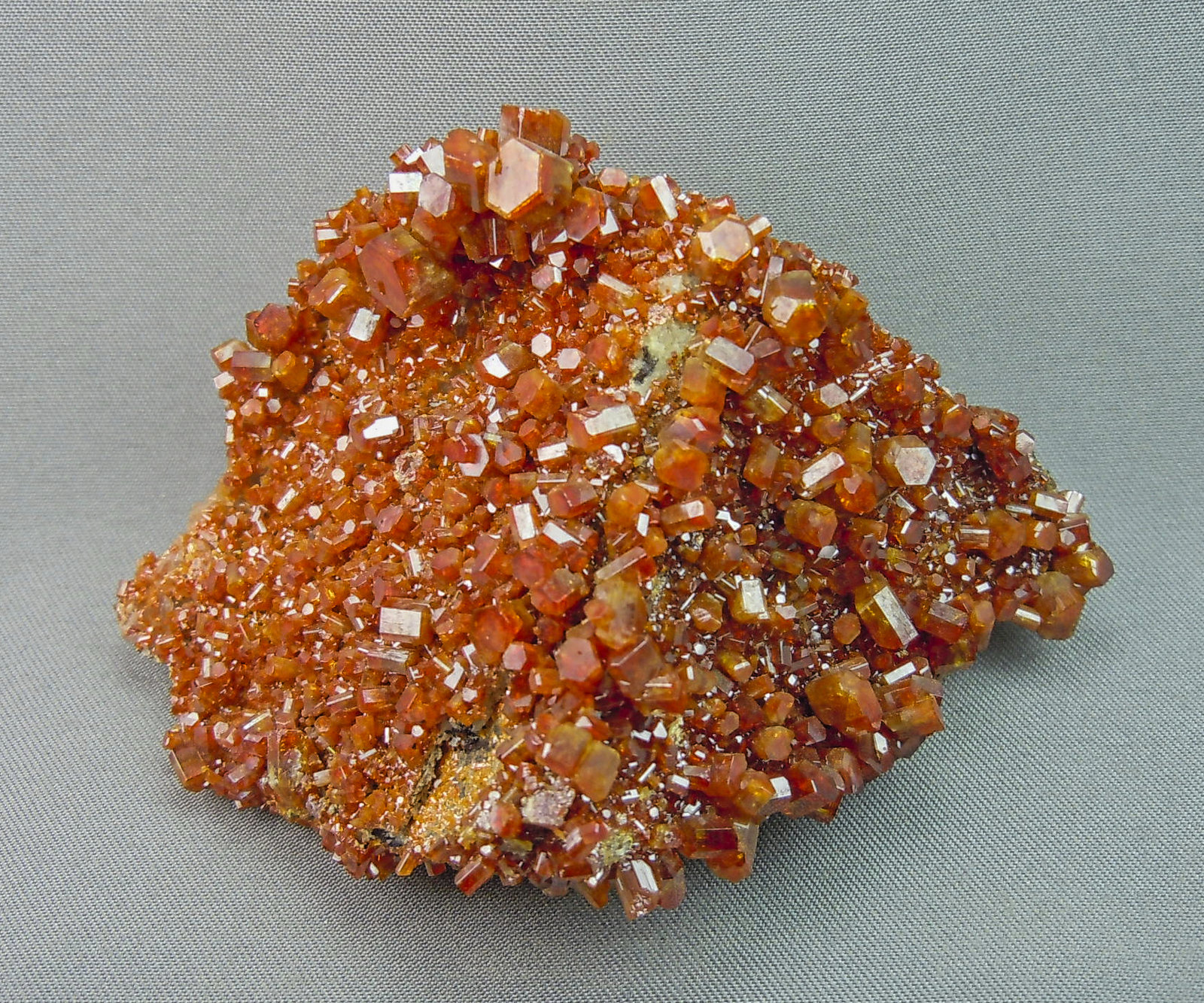 Vanadinite
6.0cm x 5.0cm
(Autor: rweaver)