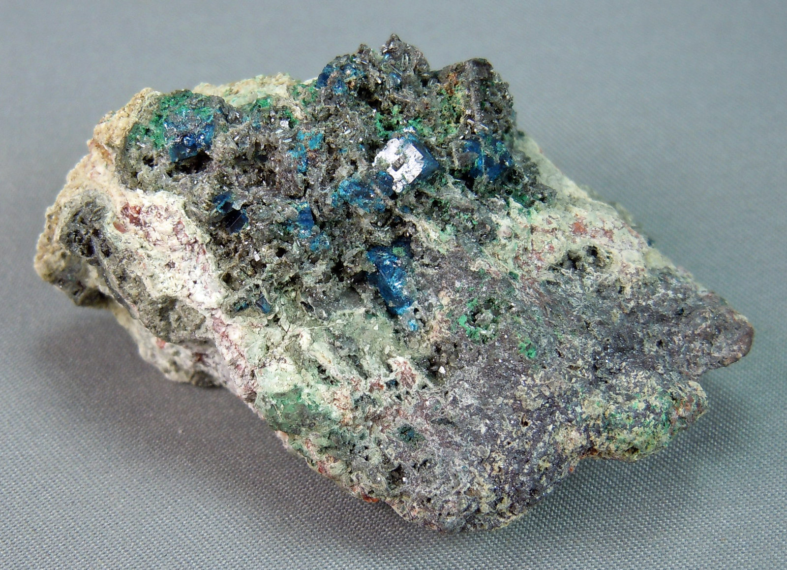 Boleite
5.5cm x 3.0cm
(Autor: rweaver)