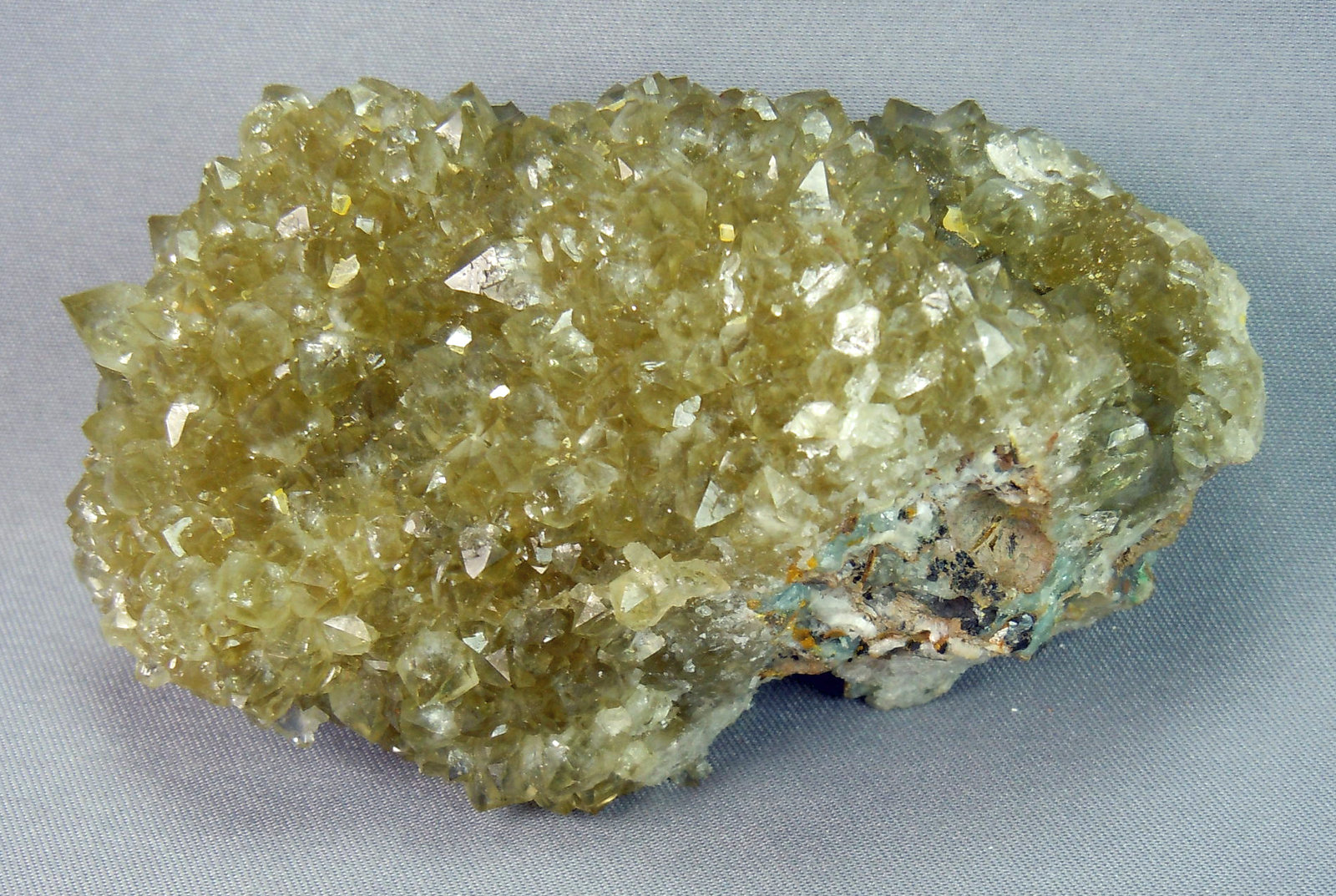 Quartz and Willemite
7.5cm x 4.0cm
(Autor: rweaver)