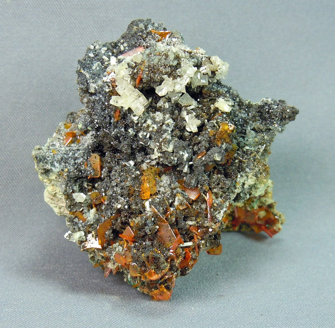 Fornacite with Wulfenite and Cerussite
5.0cm x 5.0cm
(Autor: rweaver)
