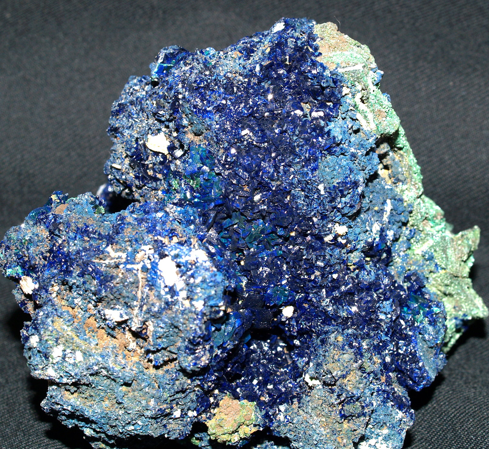 Azurite with Malachite
12x10x10 cm
(Autor: Joseph DOliveira)
