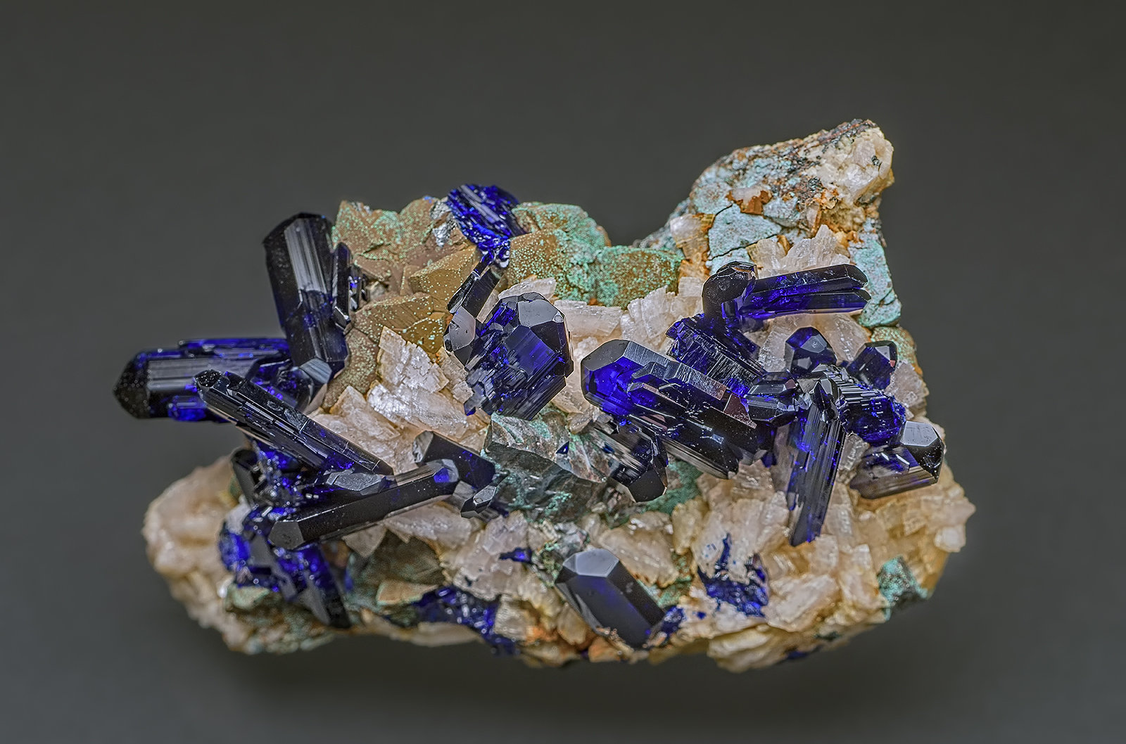 Azurite, Dolomite, Malachite
5.0 x 3.2 cm
(Autor: am mizunaka)
