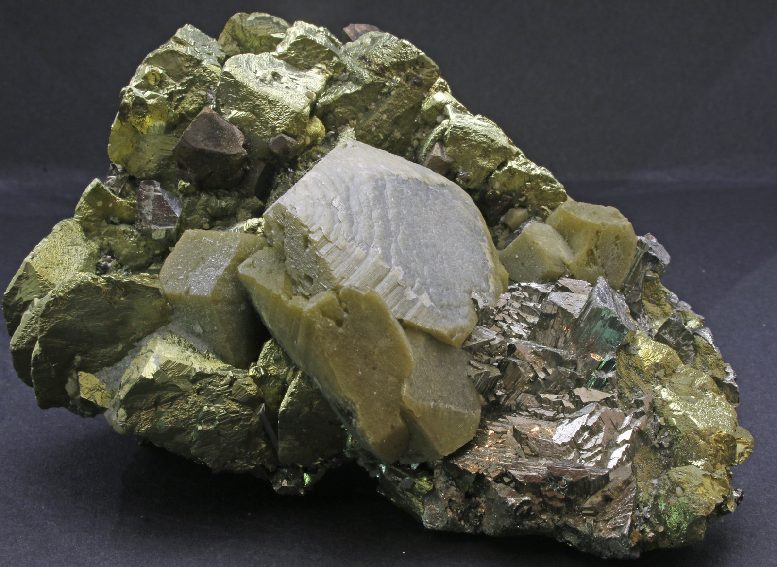 Chalcopyrite, Arsenopyrite, Siderite
10 x 7 x 5 cm
(Autor: James Catmur)