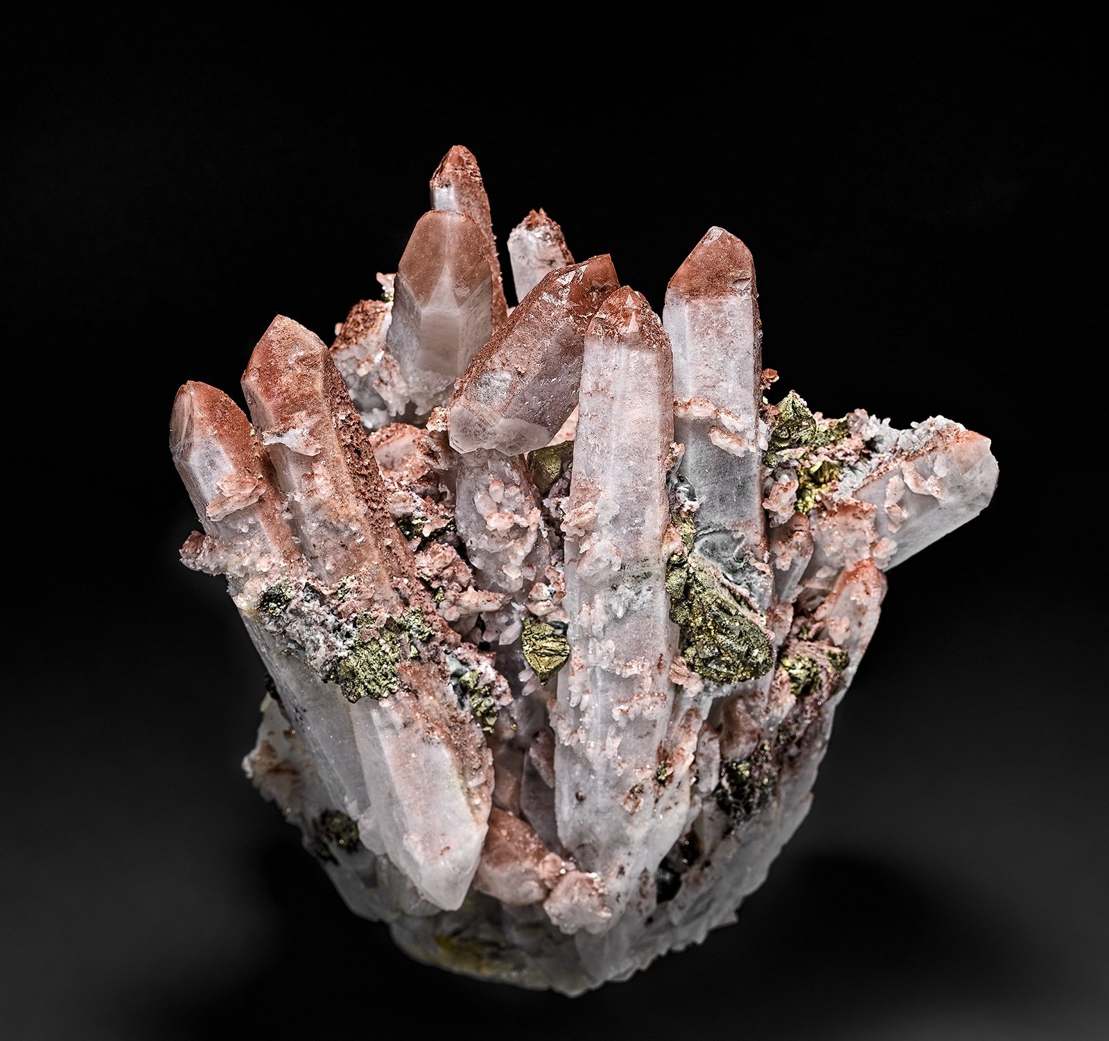 Quartz, Chalcopyrite, Hematite
11.4 x 10.2 cm
(Autor: am mizunaka)