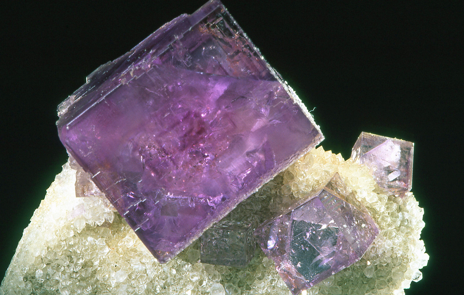 Fluorite. Quartz
6 cm x 5 cm x 3 cm
(Autor: James Catmur)