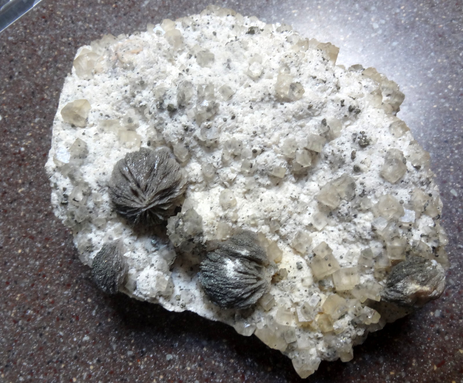 Barite, Fluorite, Pyrite
18X15X8cm
(Autor: Dave van Bladel)