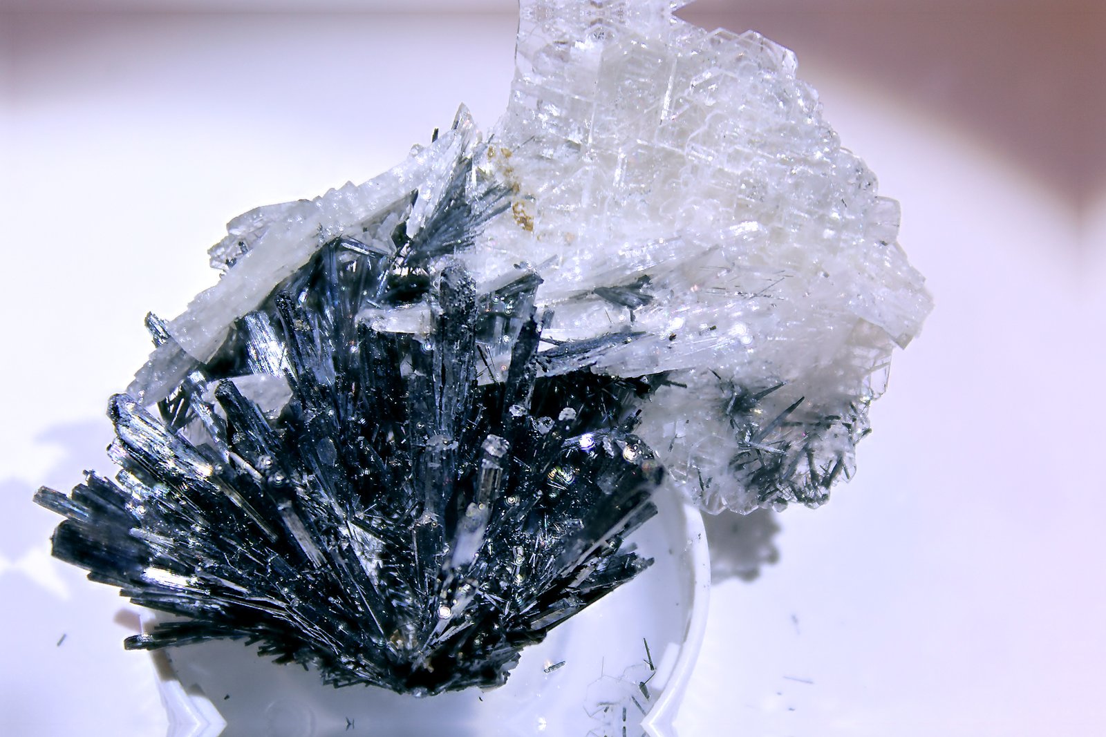 Barite
H:7.3 cm x W:4 cm x D:3.5 cm
(Autor: Adrian Pripoae)