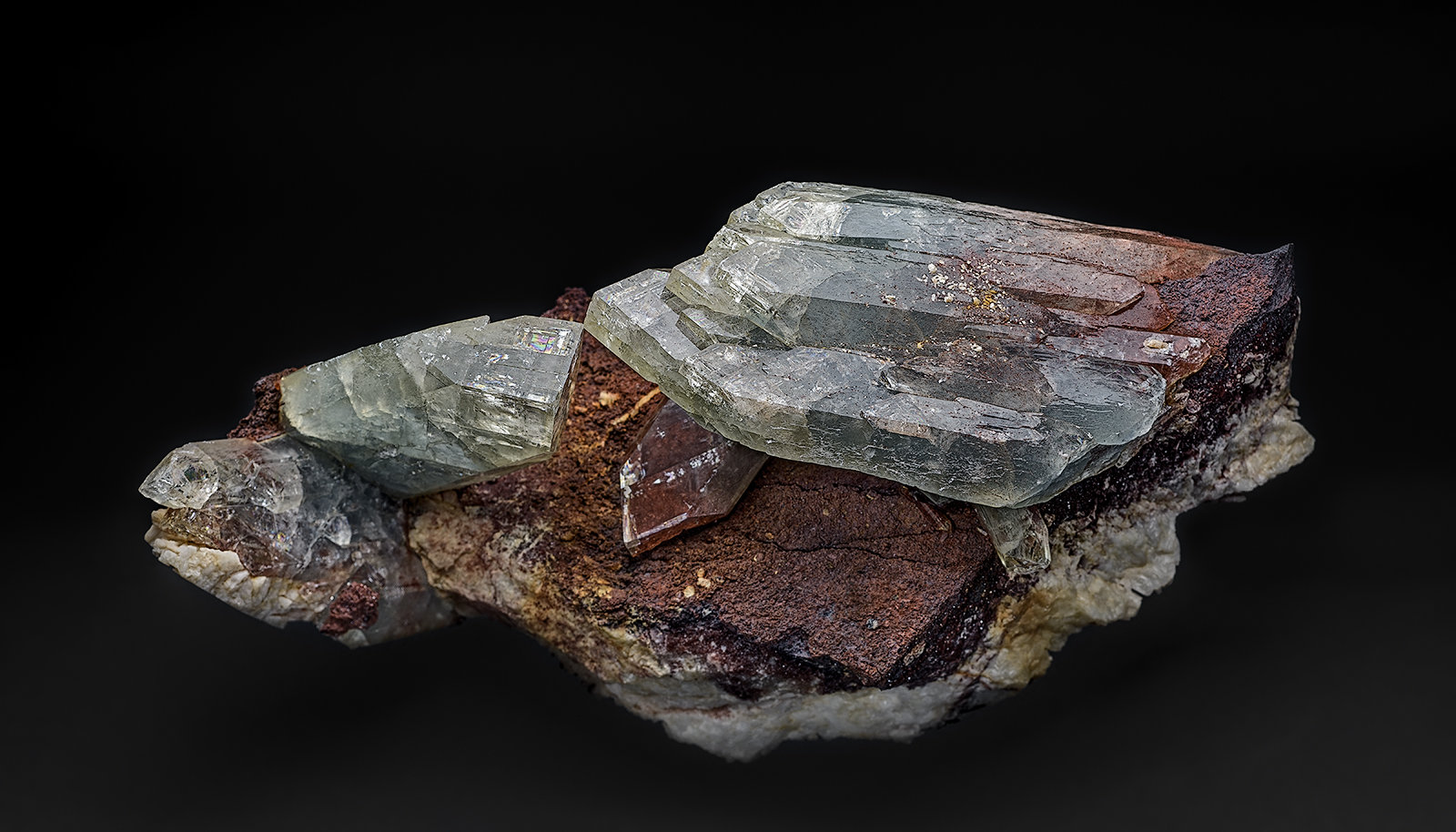 Barite, Hematite, Dolomite
14.0 x 6.5 cm
(Autor: am mizunaka)