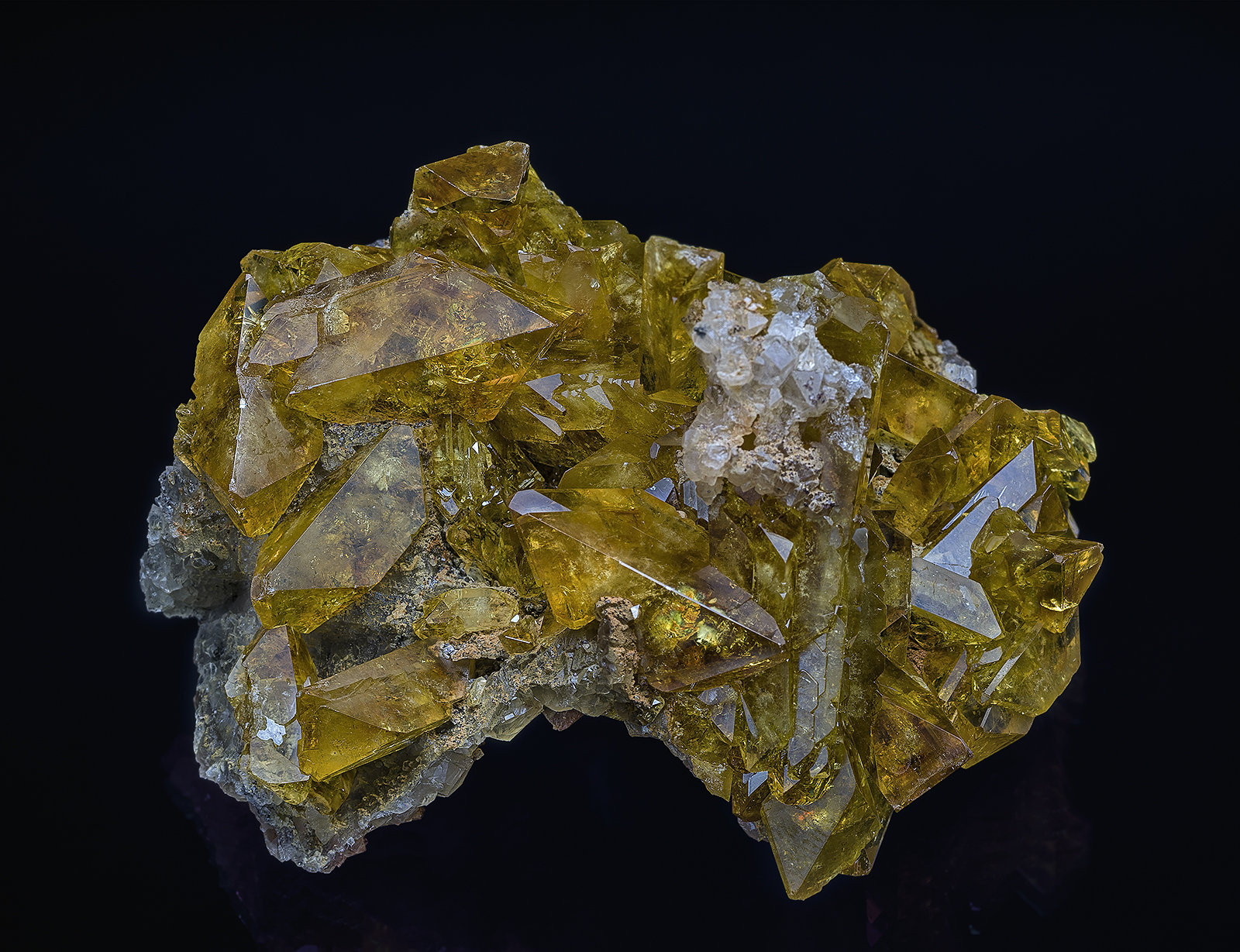 Barite, Quartz
6.8 x 5.7 cm
(Autor: am mizunaka)