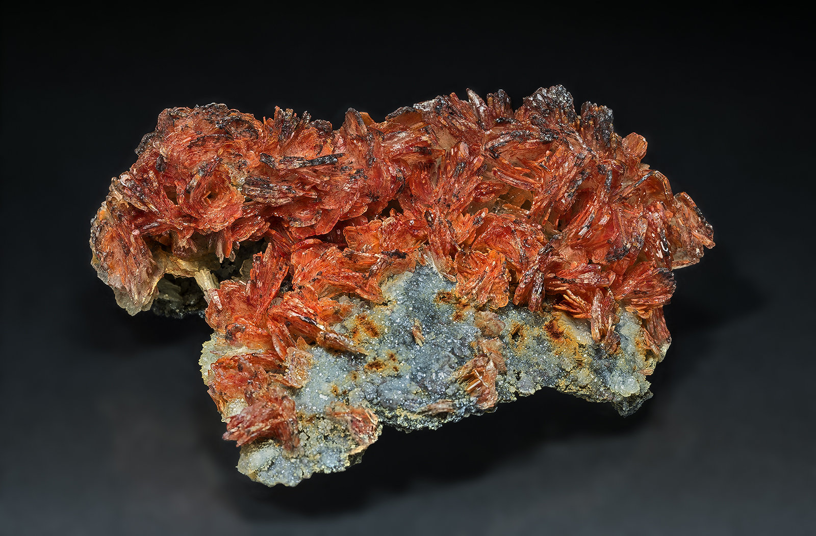Barite, Realgar
6.7 x 4.7 cm
(Autor: am mizunaka)