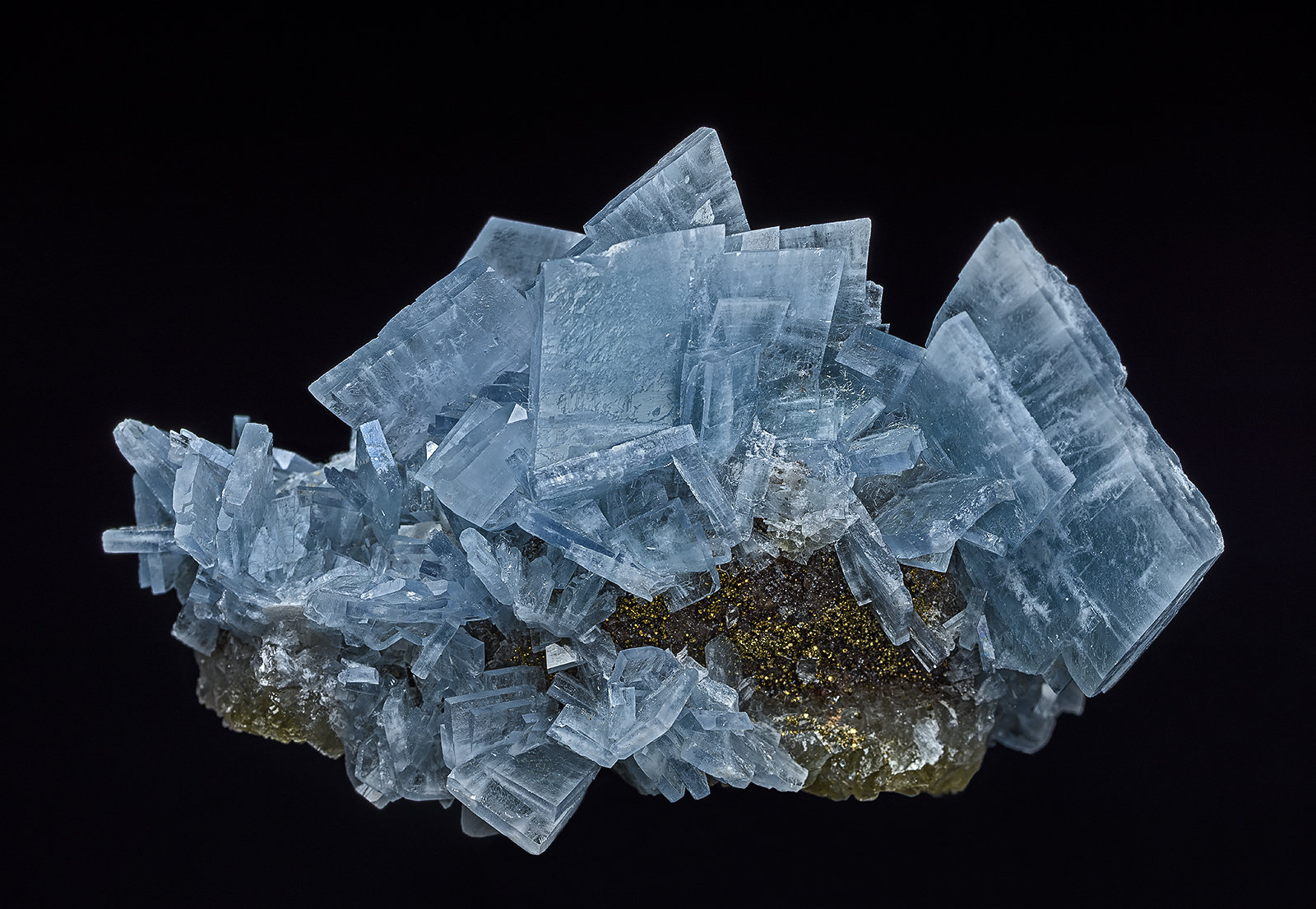 Barite, Pyrite, Fluorite
8.1 x 5.1 cm
(Autor: am mizunaka)