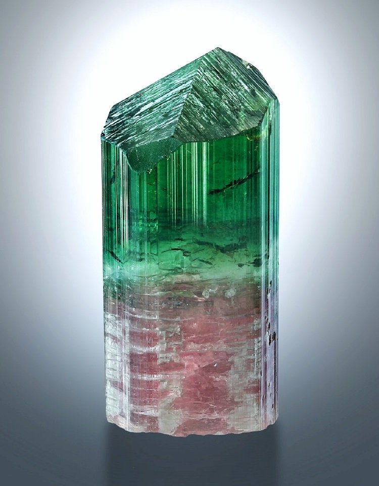 Elbaite
Crystal height 4 cm
(Autor: Tobi)