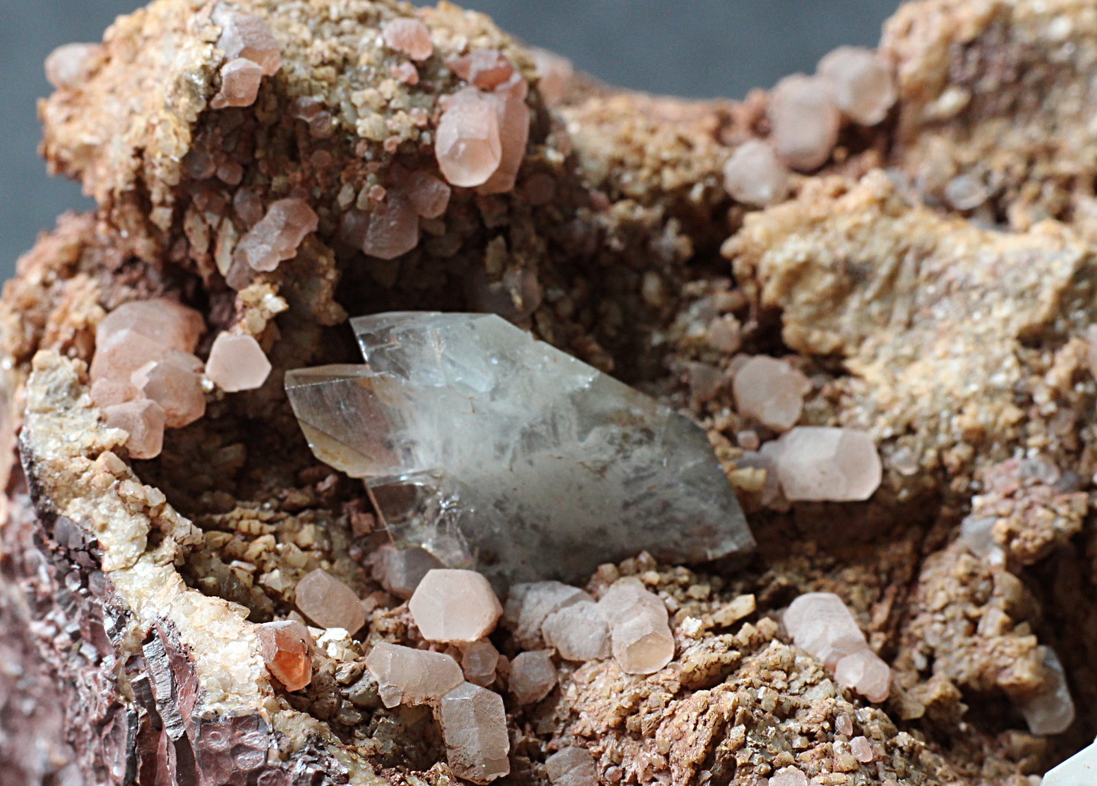 Baryte on Calcite
2cm
(Autor: colin robinson)