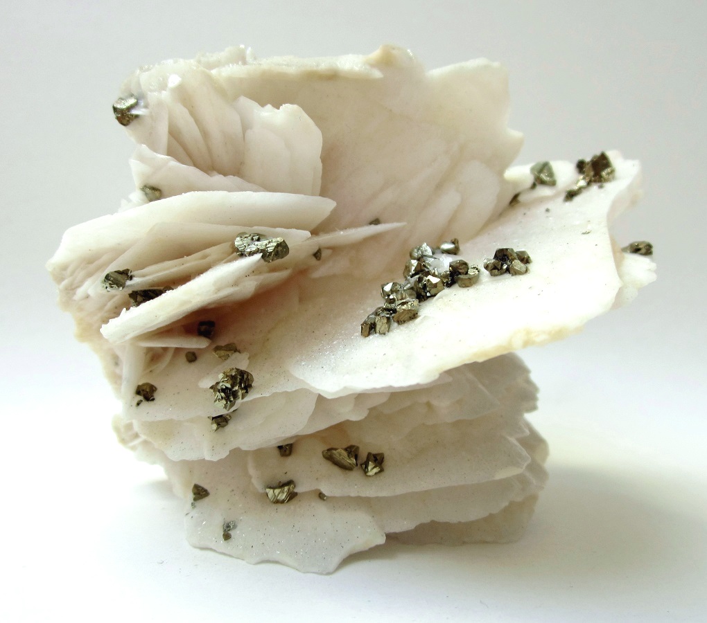 Chalcopyrite, Baryte
Specimen height 6 cm, largest chalcopyrites 5 mm
(Autor: Tobi)